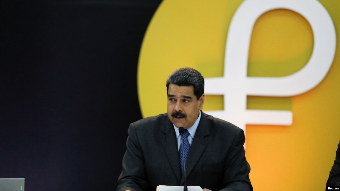 Presiden Venezuela Nicolas Maduro pada peluncuran mata uang digital Petro di Caracas, Venezuela, Selasa (20/2). 