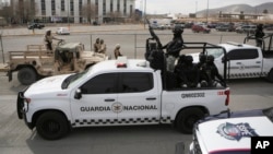 La Guardia Nacional mexicana custodia las afueras de una prisión estatal en Ciudad Juárez, el domingo 1 de enero de 2023. (ARCHIVO: AP)