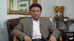 Former Pakistani President Pervez Musharraf does an interview with Reuters in London, January 16, 2011 (file photo)
