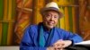 ARCHIVO - El músico brasileño Sergio Mendes posa para un retrato en su casa de Los Ángeles, el 18 de mayo de 2021.