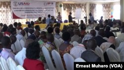 Une présentation lors du Forum de la paix à Bukavu, le 19 novembre 2018. (VOA/Ernest Muhero)