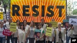 ཨ་རི་གྲོས་མཐུན་ནས་ཕྱིར་འཐེན་བྱས་པར་འཛམ་གླིང་གི་དབུ་ཁྲིད་ཚོ་བློ་ཕམ།