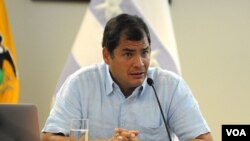 Guayaquil, 21 jun 2011.- El Presidente de la República, Rafael Correa, durante el conversatorio que mantuvo con la prensa en Guayaquil. Foto: Emilio Sánchez/Presidencia de la República