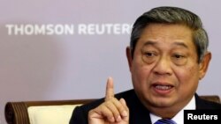 Presiden Susilo Bambang Yudhoyono berbicara dalam acara Thompson Reuters Newsmaker di Singapura, Selasa (23/4). (Reuters/Edgar Su)