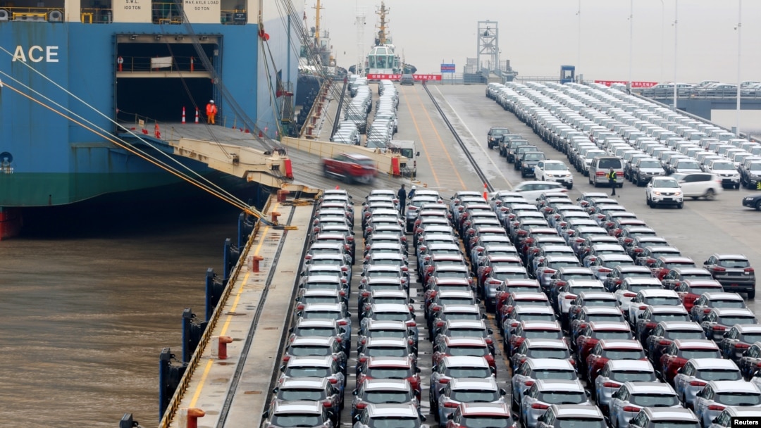 Produk-produk mobil China siap diekspor di pelabuhan provinsi Zhejiang (foto: dok). 