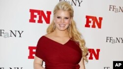Jessica Simpson mide apenas 1.60 centímetros y debe seguir una dieta estricta para bajar de peso.
