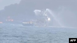 İki geminin de yanmaya başlamarı üzerine büyük bir kurtarma operasyonu başlatıldı.