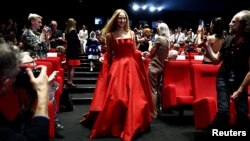 Produser Jennifer Lawrence menghadiri pemutaran perdana film "Bread and Roses" di Cannes, Prancis Minggu (21/5). 