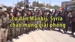 Cư dân Manbij chào mừng giải phóng