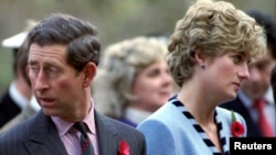 Arhiv - Britanska princeza Diana i princ Charles na komemoraciji za britanske vojnike poginule u Korejskom ratu, 3. novembra 1992. (Foto: Reuters) 