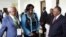 La ministre de l'Eau du Soudan du Sud, Jemma Nunu Kumba (au centre), avec son homologue éthiopien Alemayehu Tegenu (à g.) et son homologue tanzanien Jumanne Maghembe, alors qu'ils participent à un forum sur le Nil le 19 juin 2014 à Khartoum.