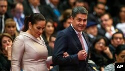 Hondura's President Juan Orlando Hernandez, right, accompanied by his wife, Ana García, arrive to the swearing-in ceremony for Guatemala's new President Alejandro Giammattei at the National Theater in Guatemala City, Tuesday, Jan. 14, 2020.