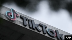 TikTok大限将至，报道称拜登政府与特朗普政府正探索如何“保全” TikTok，使其可以在美国继续使用。(法新社：2025年1月10日)