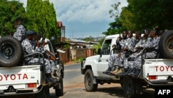 Les forces de sécurité burundais déployées après une attaque à la grenade au cours de laquelle un général Tutsi et conseiller à la sécurité du vice-président, Athanase Kararuza, a été tué, à Bujumbura, le 25 avril 2016.