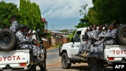 Les forces de sécurité burundais déployées après une attaque à la grenade au cours de laquelle un général Tutsi et conseiller à la sécurité du vice-président, Athanase Kararuza, a été tué, à Bujumbura, le 25 avril 2016.