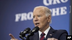 Presiden Joe Biden berbicara tentang pedoman ekonomi pemerintahannya dan masa depan perekonomian Amerika di Brookings Institution di Washington, Selasa, 10 Desember 2024. (Susan Walsh/AP)