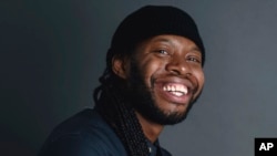 Penulis pertunjukan teater, Jeremy O. Harris, berpose di New York untuk mempromosikan pertunjukan teater Broadway berjudul "Slave Play", 17 September 2019. (Foto: Christopher Smith/Invision/AP)