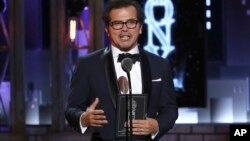 John Leguizamo durante la 72a entrega anual de los Premios Tony en el Radio City Music Hall en Nueva York. 6-10-18. (Foto por Michael Zorn / Invision / AP).