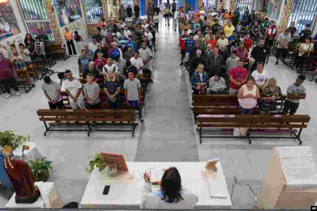 En Argentina, tierra natal del papa Francisco, la Conferencia Episcopal invitó a &ldquo;todas las comunidades del país a unirse en oración&rdquo; por su salud y a &ldquo;pedirle al Señor que le conceda una pronta recuperación&rdquo;.