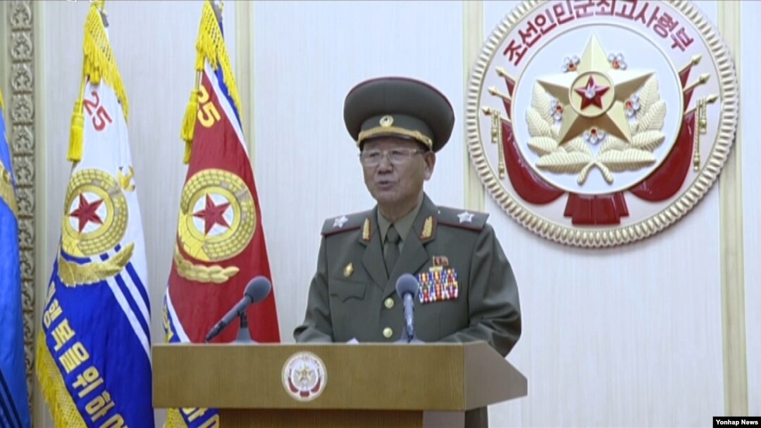 남북 고위 당국자 접촉에 북측 수석 대표로 참석했던 황병서 북한 군 총정치국장이 25일 조선중앙TV를 통해 접촉 결과에 대해 설명하고 있다.