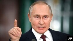 Depuis le début du conflit en Ukraine en 2022, le président russe a soufflé le chaud et le froid quant au recours à l'arme nucléaire, déployant notamment des armes nucléaires tactiques au Bélarus.