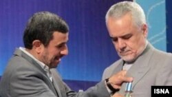 Mantan Presiden Iran, Mahmoud Ahmadinejad  (kiri) dan mantan Wapres Mohammad Reza Rahimi (foto: dok).