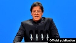 عمران خان په بیجینگ کې یوې اقتصادي غونډې ته د وینا پر مهال