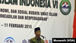 Presiden Joko Widodo saat menutup Kongres Umat Islam Indonesia ke-6 di Yogyakarta, 11 Februari 2015 (Foto: VOA/Munarsih)