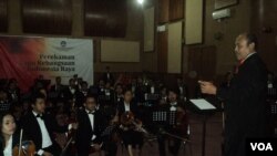 Proses rekaman lagu Kebangsaan Indonesia Raya di Lokananta Solo, Sabtu, 20 Mei 2017. (Courtesy Foto: VOA/Yudha) 