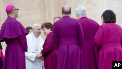 Le pape François et les évêques de l'église américaine lors d'une audience à la place St Pierre