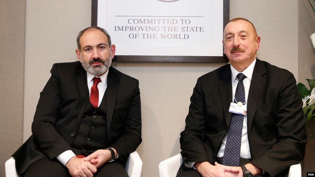 Ermenistan Başbakanı Nikol Paşinyan ve Azerbaycan Cumhurbaşkanı İlham Aliyev, Davos'taki Dünya Ekonomik Forumu'nda (22 Ocak 2019)