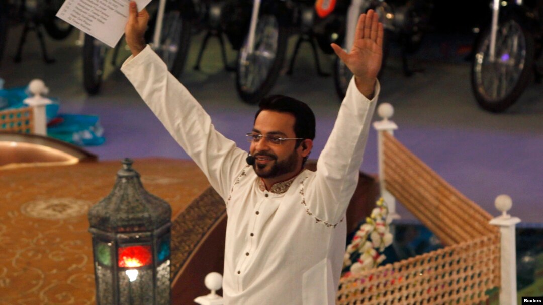 عامر لیاقت باندې د بندېز وروستو هغه اوس نه یواځې په بول ټي وي بلکې په کوم بل ټيلي ويژن باندې هم په کوم پروګرام کې ګډون نه شي کولی.