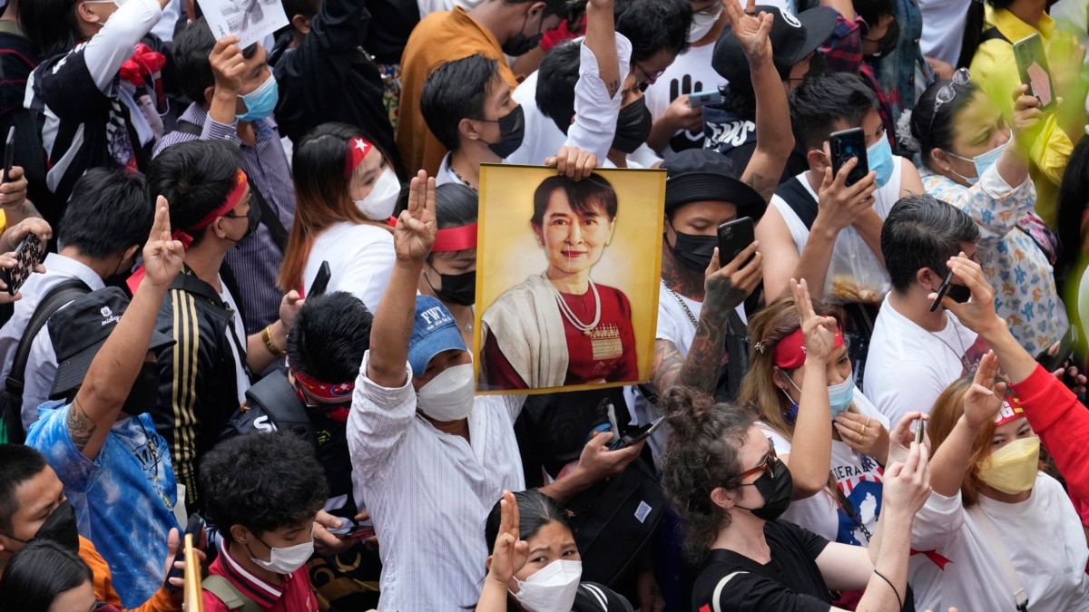 Suu Kyi Portraits, Flags and Chants as Bangkok Hosts Myanmar Anti-Coup Protest