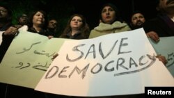 دهغه وينا وه امريکا پاکستان کې دبې پلوه او روڼ انده ټولټاکنو پلوي ده او دا گڼي چې دپاکستان اولس ته دخپل سياسي سباؤن په اړه دپريکړې واک ترلاسه دى