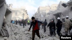 Pasukan pemerintah Suriah terus membombardir kota Aleppo untuk hari keempat berturut-turut hari Rabu (18/12). 