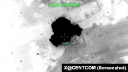 美国中央司令部2026年4月6日发布的视频显示美军袭击伊朗境内的军事目标。(视频截图)