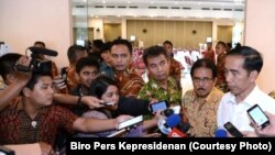 Presiden Joko Widodo memberi keterangan kepada wartawan di sela kunjungan kerja di Bandung Jawa Barat Rabu 12 April 2017. (Foto: Biro Pers Kepresidenan)