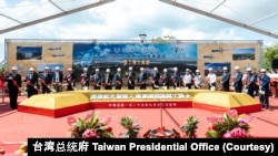 台湾总统赖清德参加国家中山科学院在台湾南部嘉义民雄的航太及无人机产业园区开工动土典礼。(2028年9月28日)