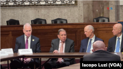 El líder opositor venezolano Edmundo González (al centro) se reúne con congresistas republicanos en el Capitolio, Washington, 7 de enero de 2025. 