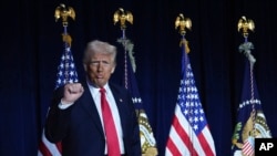 Presiden Donald Trump menghadiri acara National Breakfast Prayer di Washington Hilton, Washington DC, Kamis, 6 Februari 2025. (Foto: Evan Vucci/AP Photo)