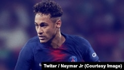 L'attaquant star brésilien Neymar s'affiche avec le maillot 2018-2019 du Paris SG et affirme, dans un tweet publié samedi, vouloir "continuer à donner de la joie à tous", 12 mai 2018. (Twiter/Neymar Jr)