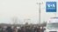 Des migrants attendent à la frontière entre la Turquie et la Grèce