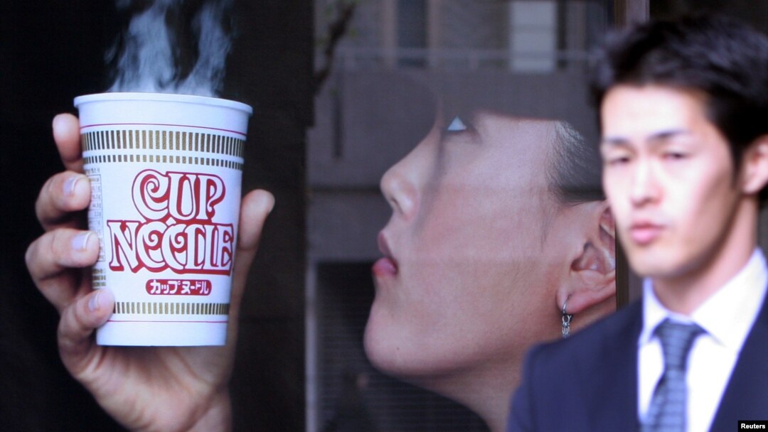 Produsen mie instan Jepang, Nissin, mengeluarkan produk mie dicampur es untuk musim panas yang menyengat. (Photo: Reuters)