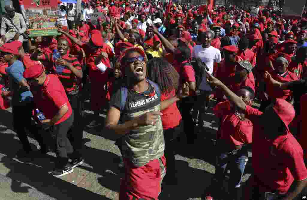 Oposição de esquerda desfila em Pretória.