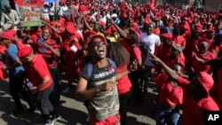 En images: Manifestations contre Zuma suite au rapport dénonçant de possibles "crimes" de corruption