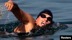 Australian long-distance swimmer Chloe McCardel starts her attempt to swim to Florida from Havana June 12, 2013