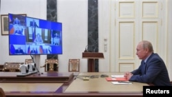 El presidente de Rusia, Vladimir Putin, participa en una videoconferencia con miembros del Consejo de Seguridad en Moscú, Rusia, el 16 de octubre de 2020.