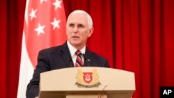 El vicepresidente de EE.UU., Mike Pence, durante una rueda de prensa en el Palacio Presidencial en Singapur, el viernes 16 de noviembre de 2018.