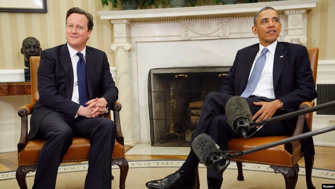 Prezident Barak Obama Oq uyda Britaniya bosh vaziri Deyvid Kameronni (chapda) qabul qilmoqda, Vashington, 13-may, 2013-yil