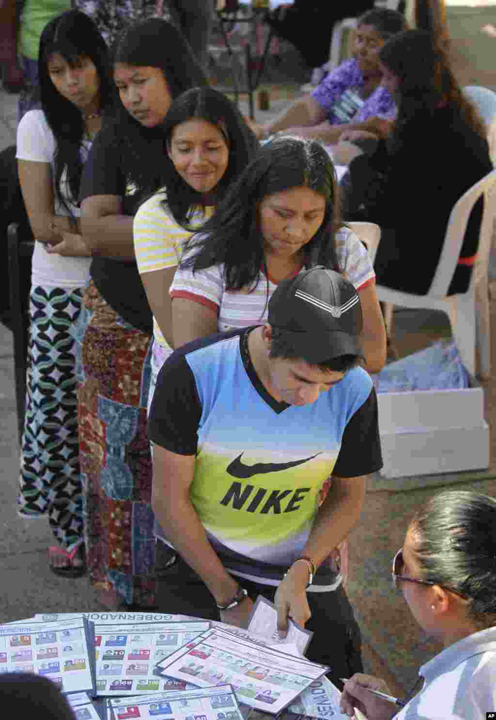 A man casts his vote during general elections on the outskirts of Asuncion, Paraguay, April 21, 2013.